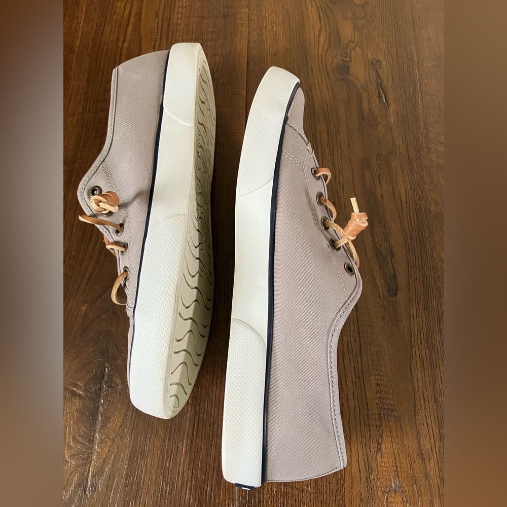 Sperry sneaker size 9 - Picture 2 of 7